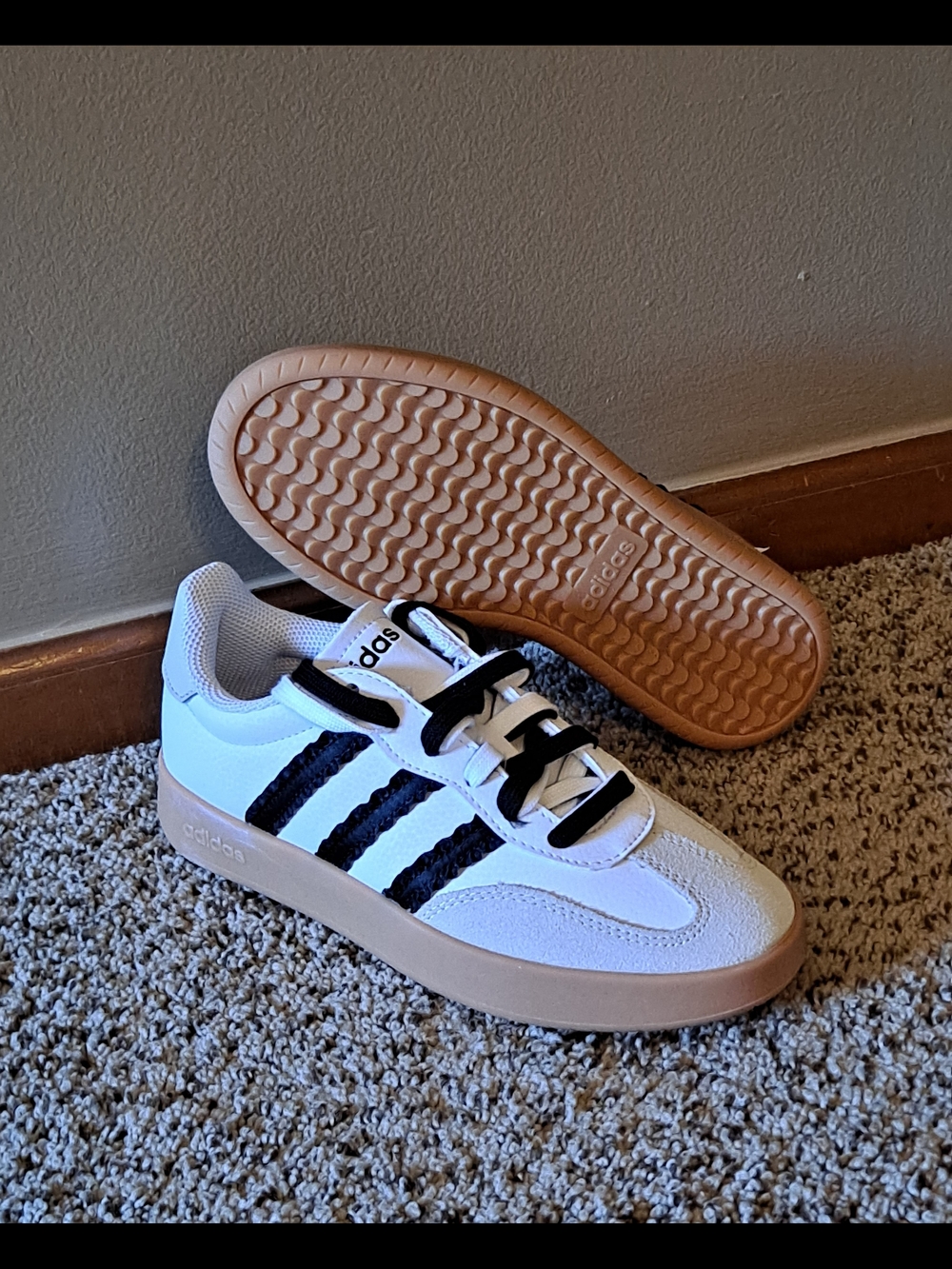 Women's Adidas Barreda Leather & Suede Black/White Shoes size 6.5